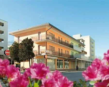 Bella Venezia, With Balcony Overlooking The Pedestrian Shopping Area, And The Within Walking Distance *