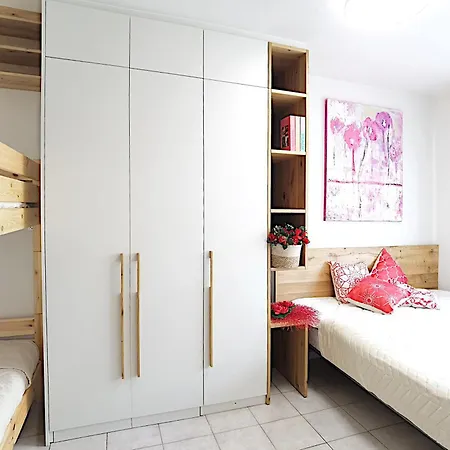 Bella Venezia, With Balcony Overlooking The Pedestrian Shopping Area, And The Within Walking Distance *