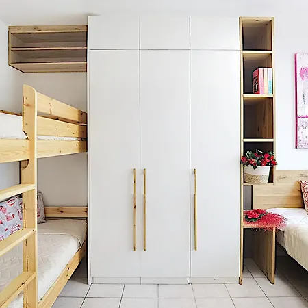 Bella Venezia, With Balcony Overlooking The Pedestrian Shopping Area, And The Within Walking Distance *