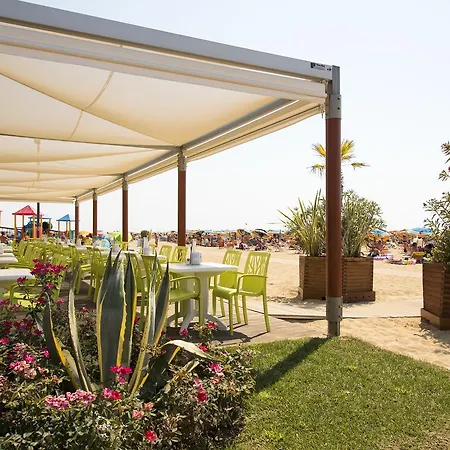 Bella Venezia, With Balcony Overlooking The Pedestrian Shopping Area, And The Within Walking Distance *
